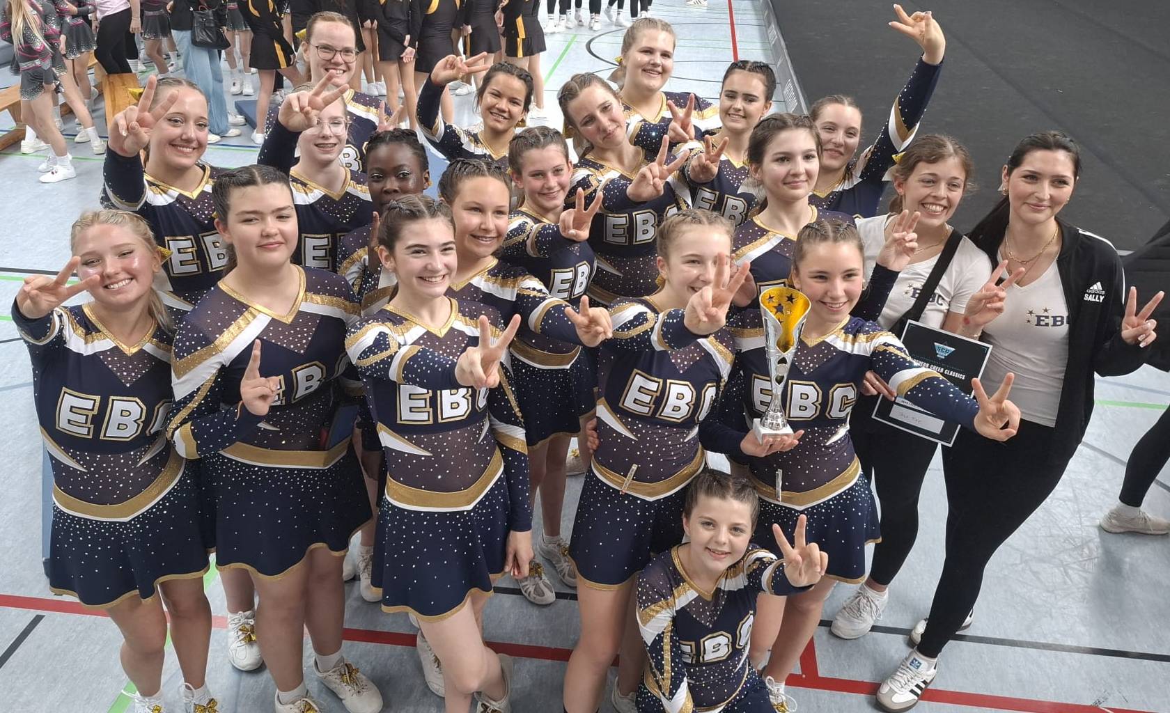 Erding Bulls Cheerleader Gruppenbild
